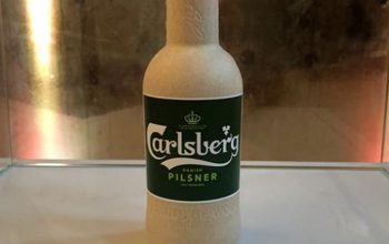 .. carlsberg-bier in pappflaschen