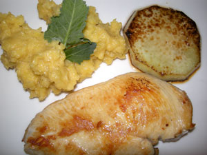 .. gebratene hühnerbrust mit erdäpfelstampf und kohlrabi