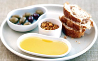 .. dukkah mit fladenbrot und olivenöl